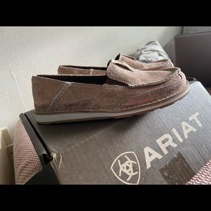 Ariat Cruisers